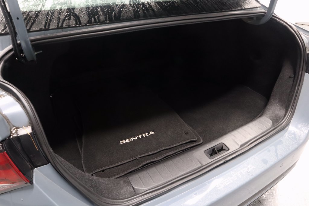 Certified 2025 Nissan Sentra SR FWD image 15