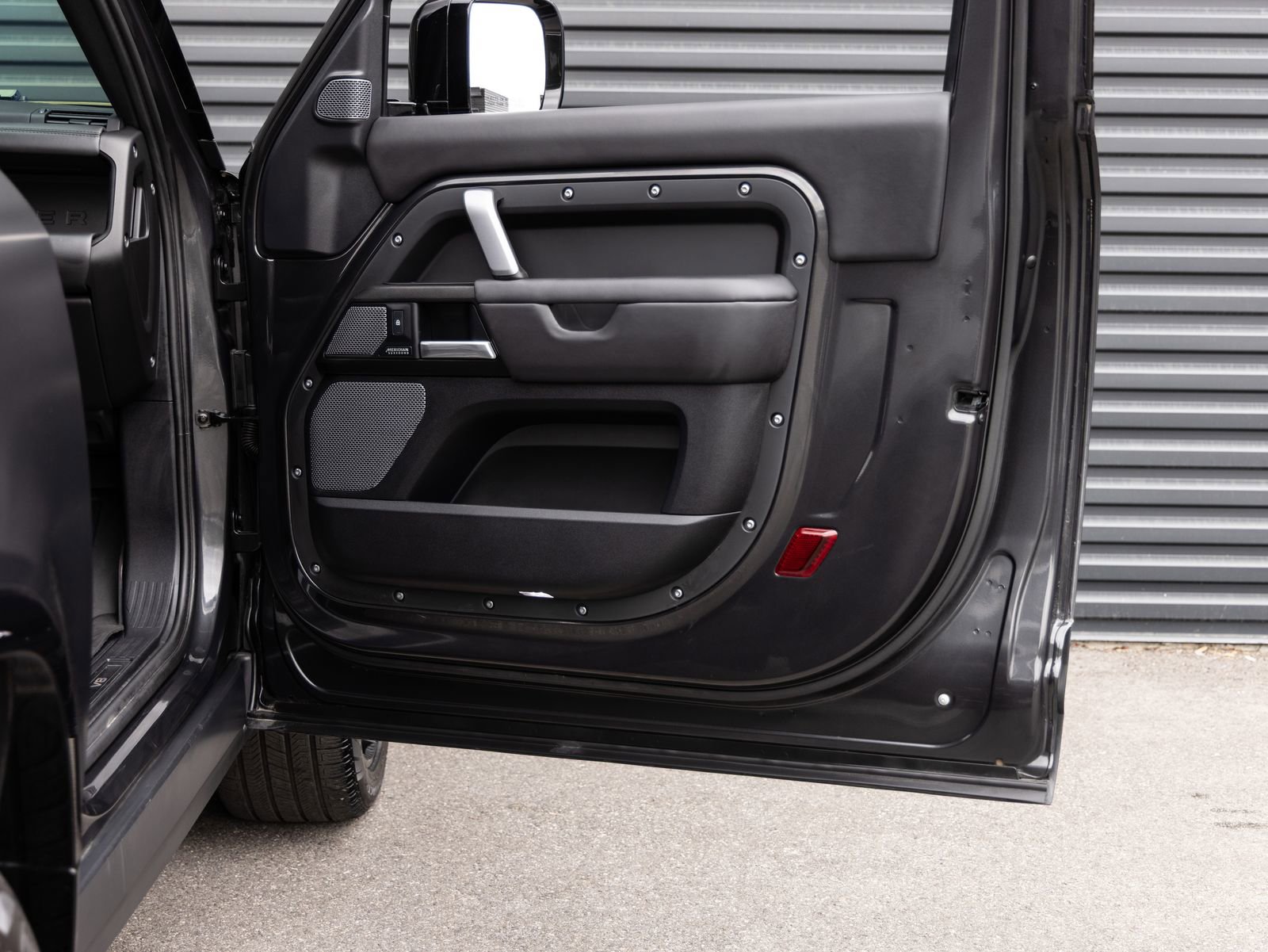 Used 2024 Land Rover Defender 90 Carpathian Edition image 26