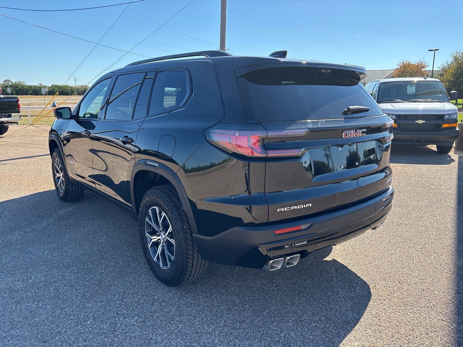 New 2026 GMC Acadia AT4 w/ Luxury Package image 3