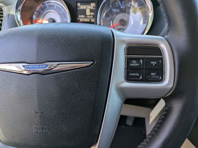 Used 2016 Chrysler Town & Country Touring-L w/ Driver Convenience Group FWD image 16
