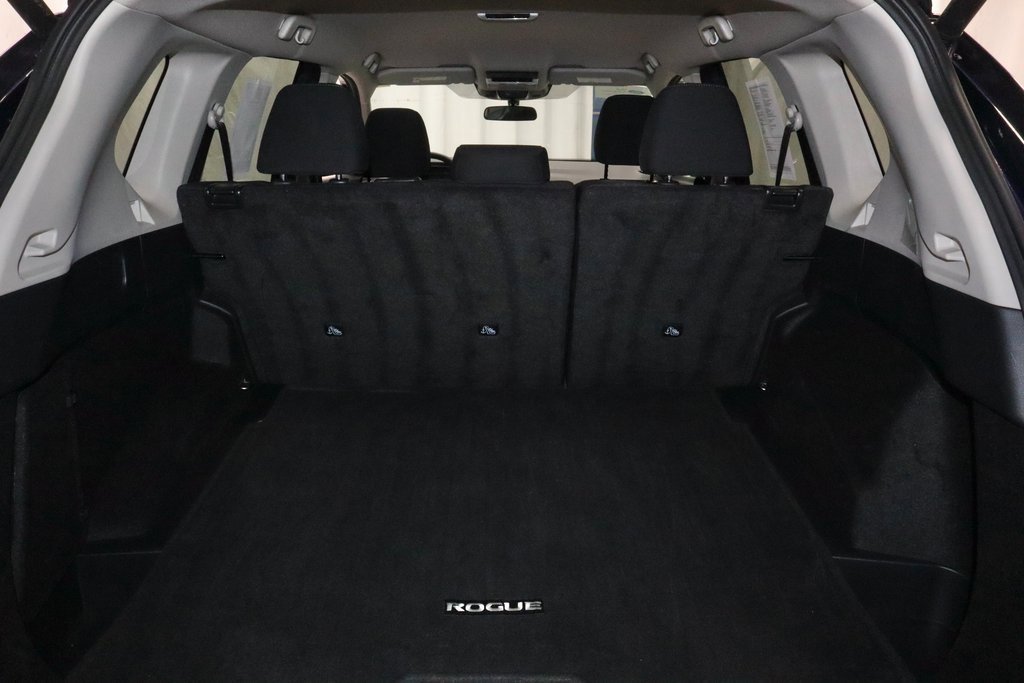 Certified 2025 Nissan Rogue SV image 18