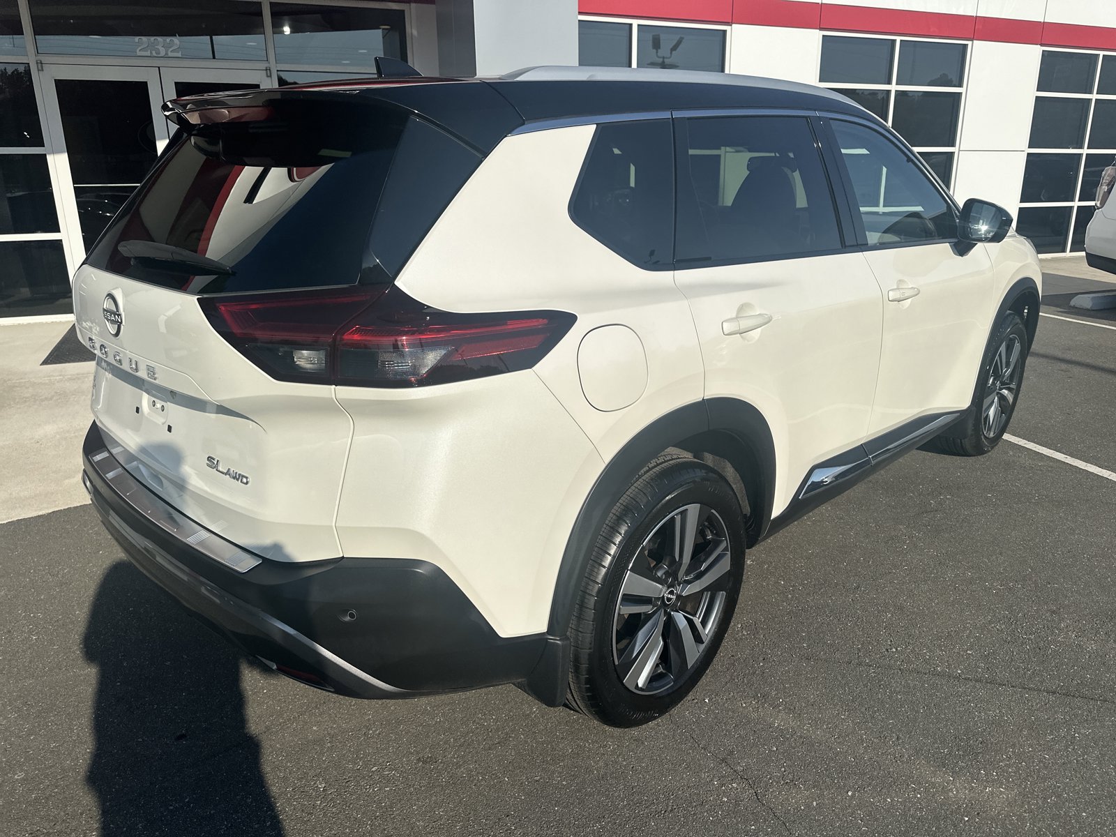 Used 2023 Nissan Rogue SL AWD/4WD image 8