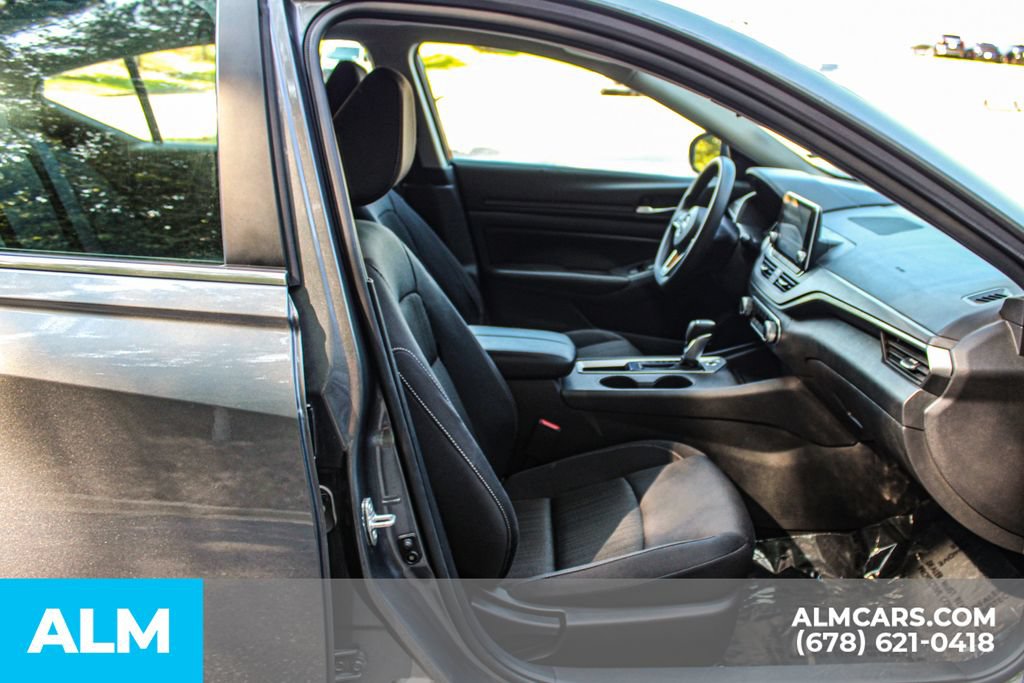 Used 2025 Nissan Altima 2.5 SV FWD image 18