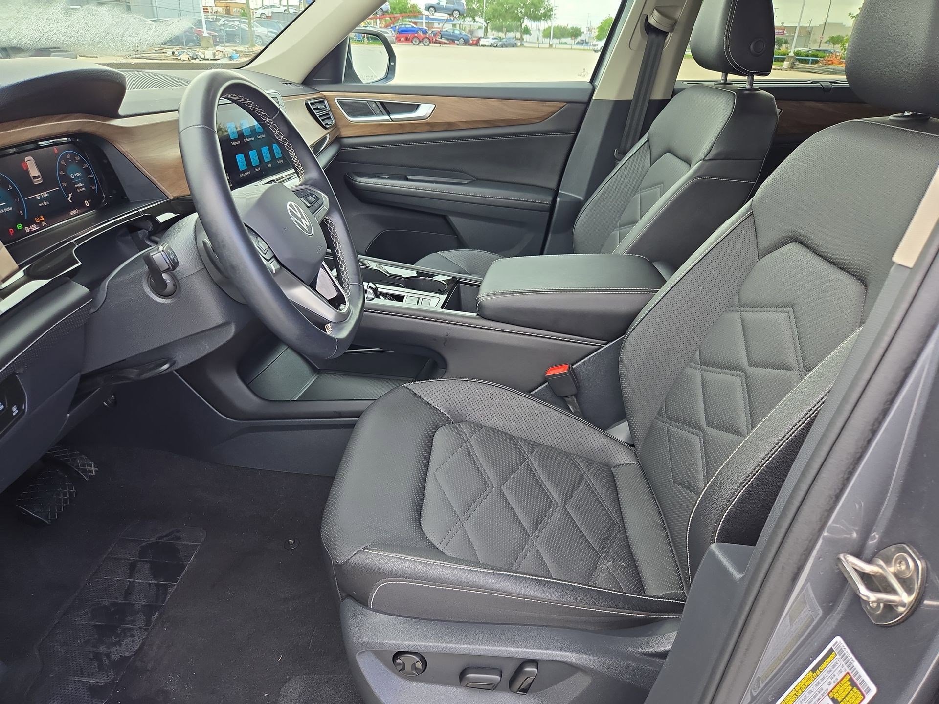Used 2025 Volkswagen Atlas SE FWD image 16