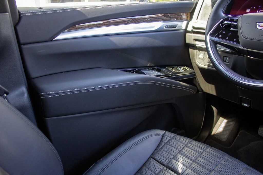 Used 2025 Cadillac Escalade ESV Sport Platinum image 18