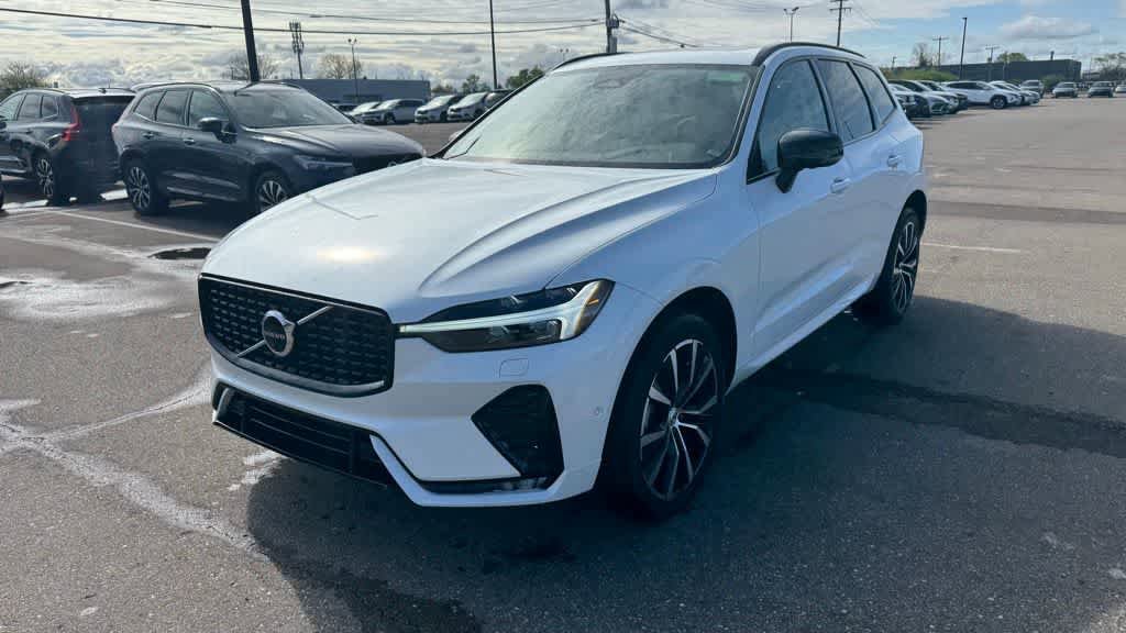 Used 2023 Volvo XC60 B5 Plus w/ Climate Package AWD/4WD image 1