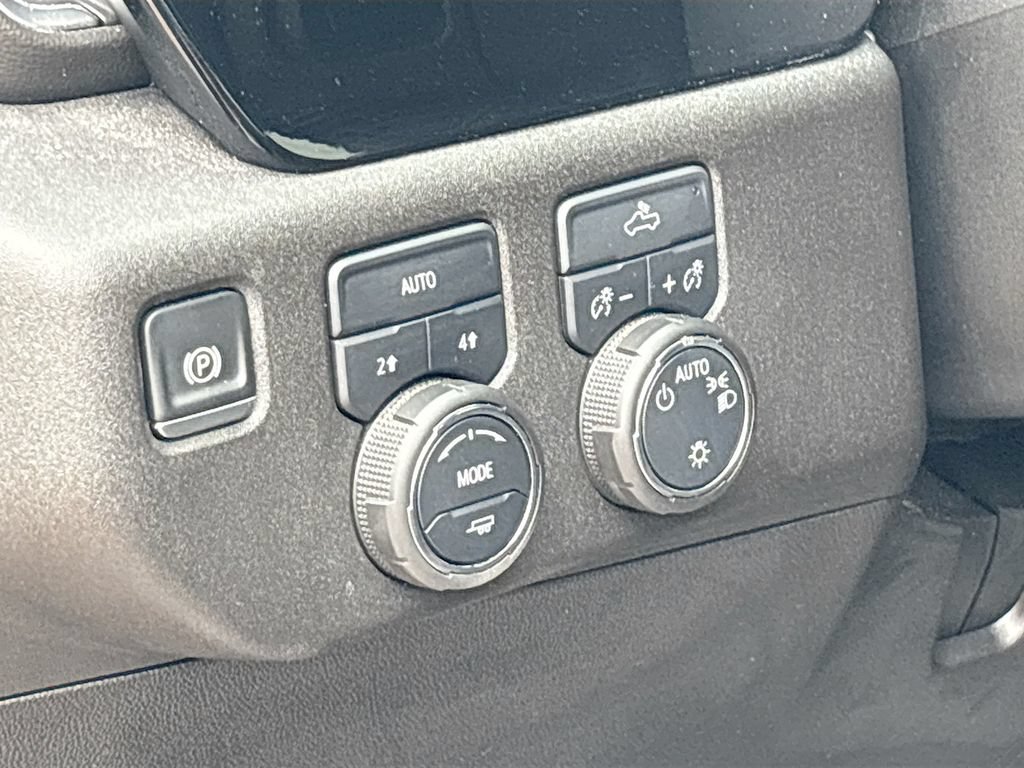 Used 2025 Chevrolet Silverado 1500 LT AWD/4WD image 10