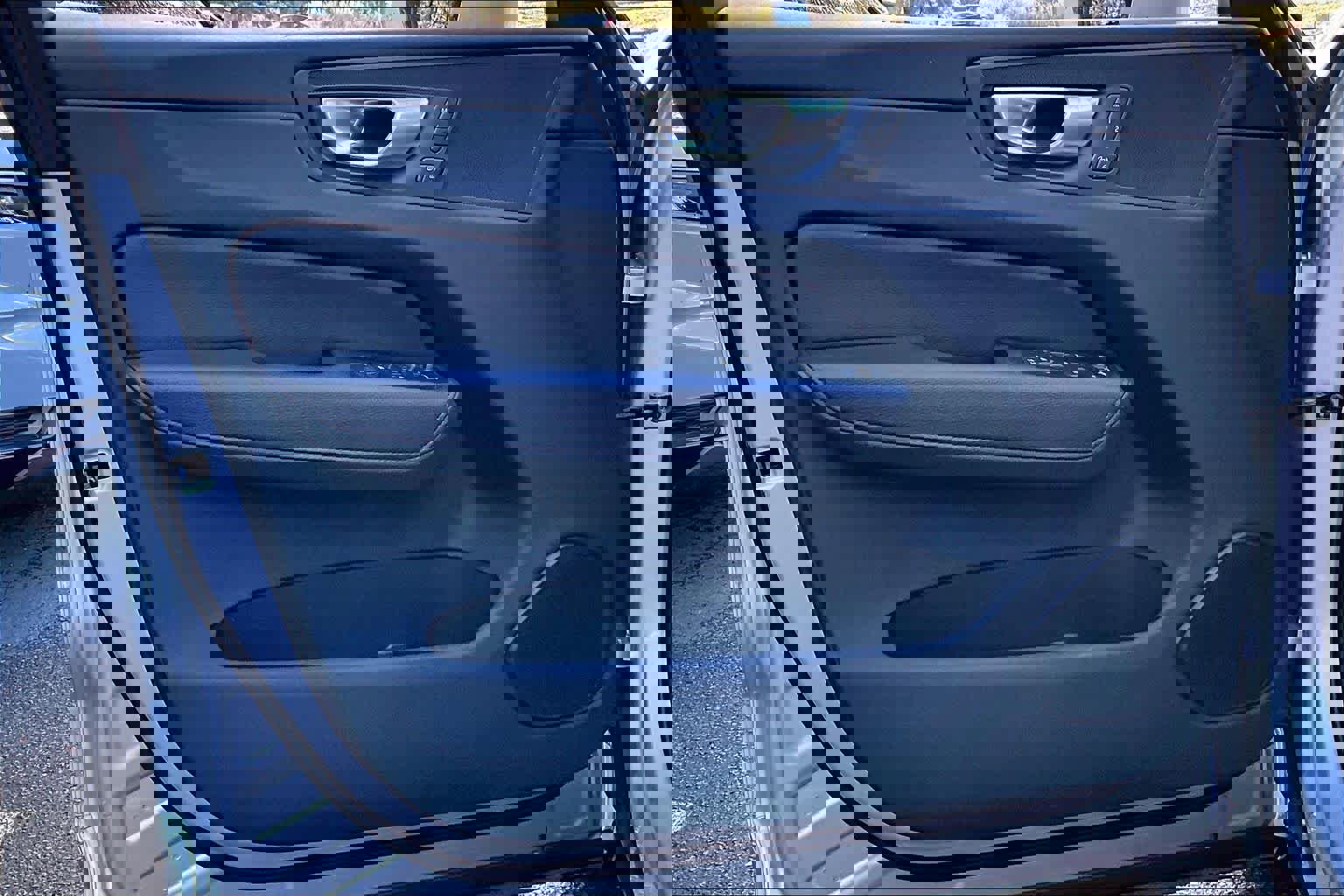 Used 2021 Volvo XC60 T5 Momentum w/ Premium Package AWD/4WD image 22