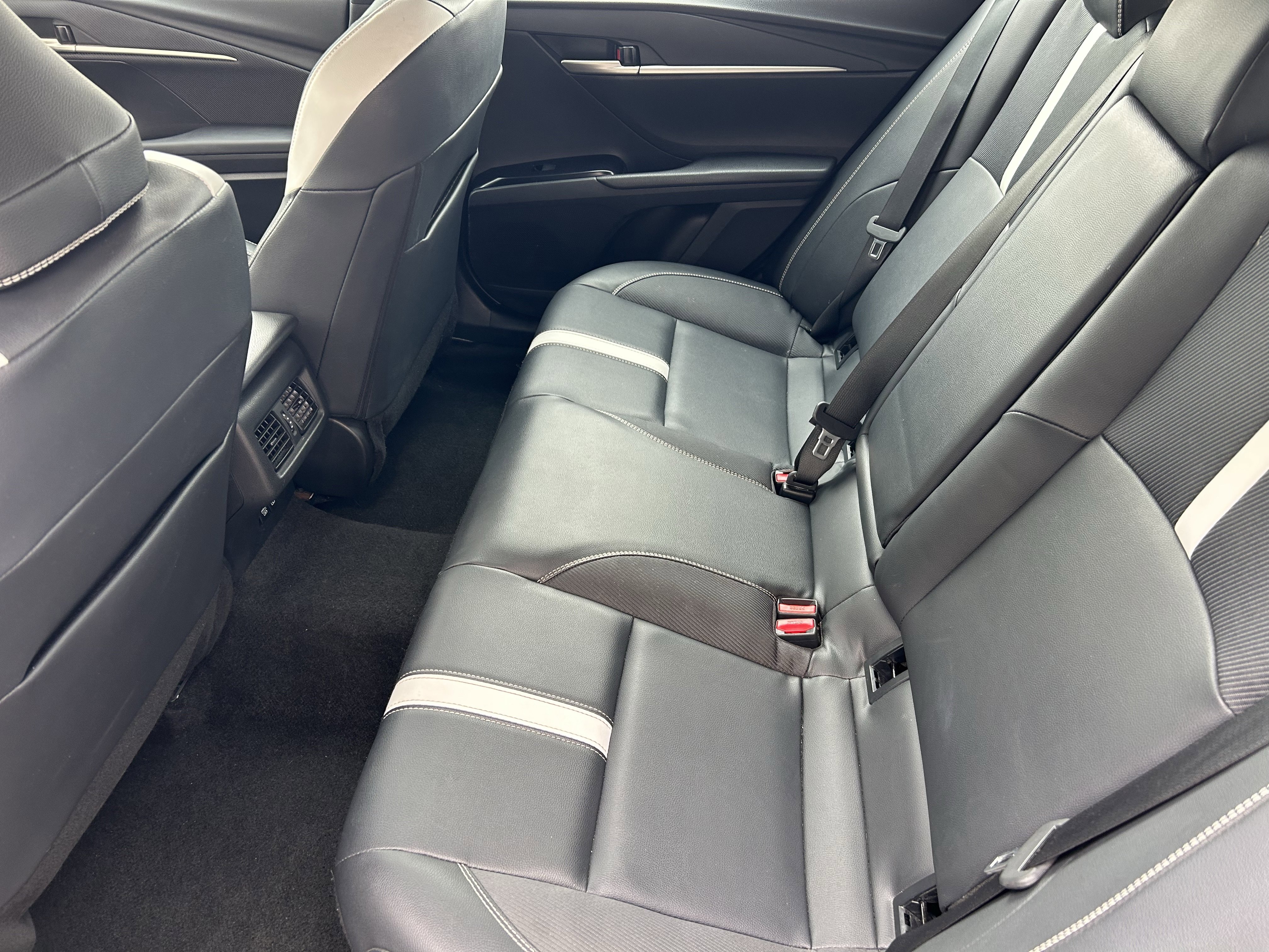 Used 2025 Toyota Camry SE FWD image 18