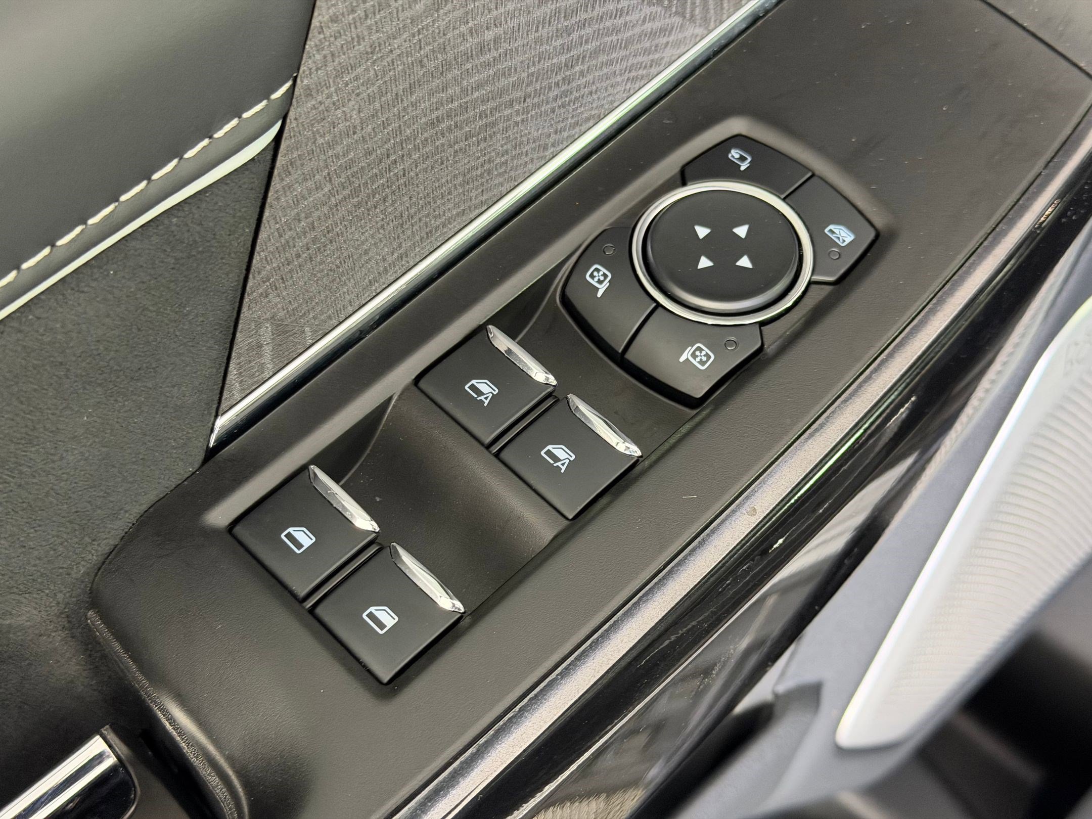 Used 2023 Ford F150 Lightning Platinum image 12