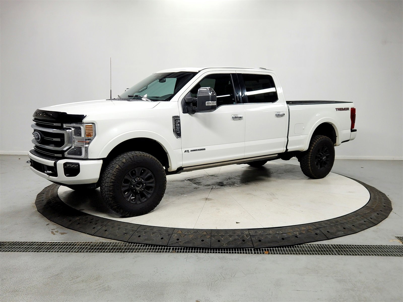 Used 2021 Ford F250 Platinum w/ Tremor Off-Road Package image 3