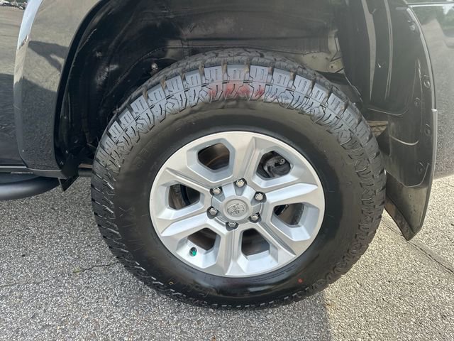 Used 2022 Toyota 4Runner SR5 Premium w/ Moonroof Package AWD/4WD image 10