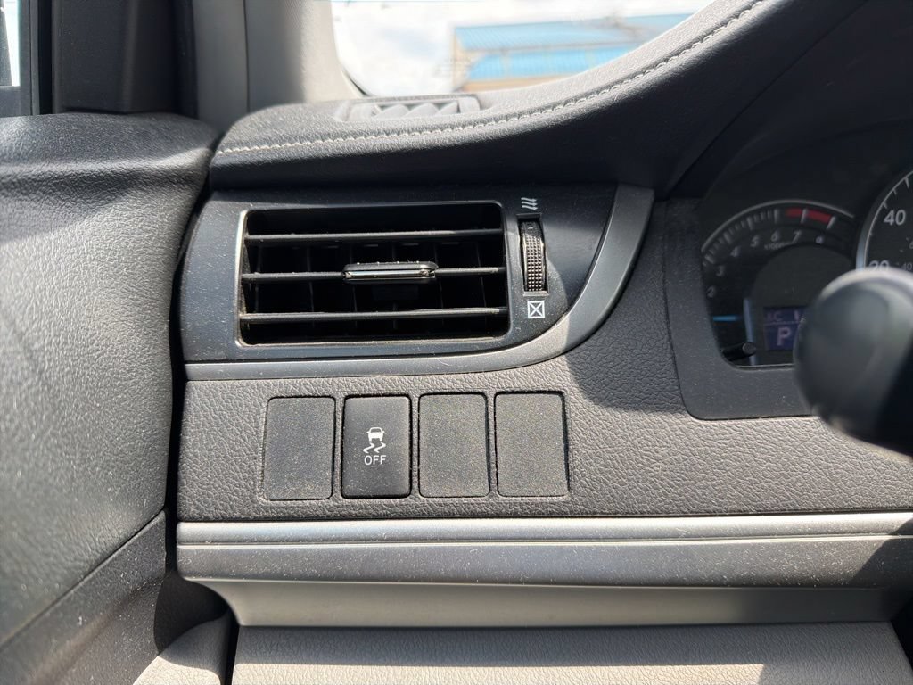 Used 2012 Toyota Camry LE FWD image 24