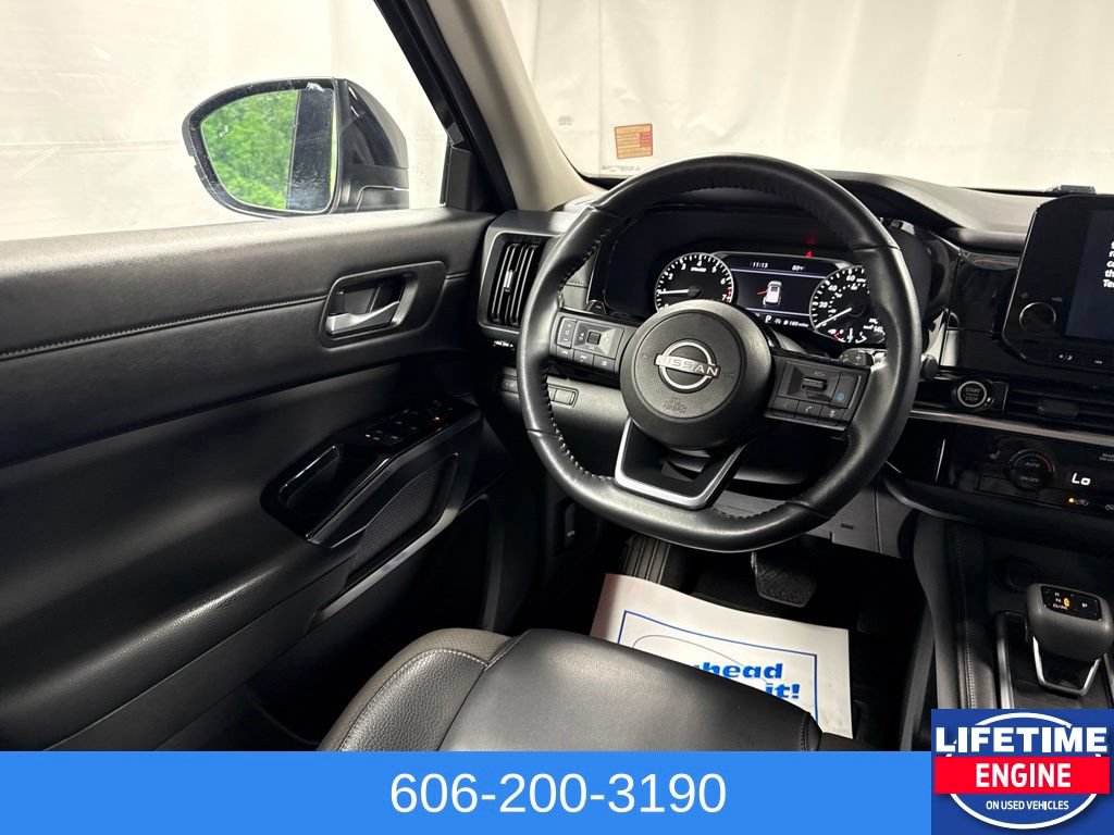 Used 2024 Nissan Pathfinder SL AWD/4WD image 23