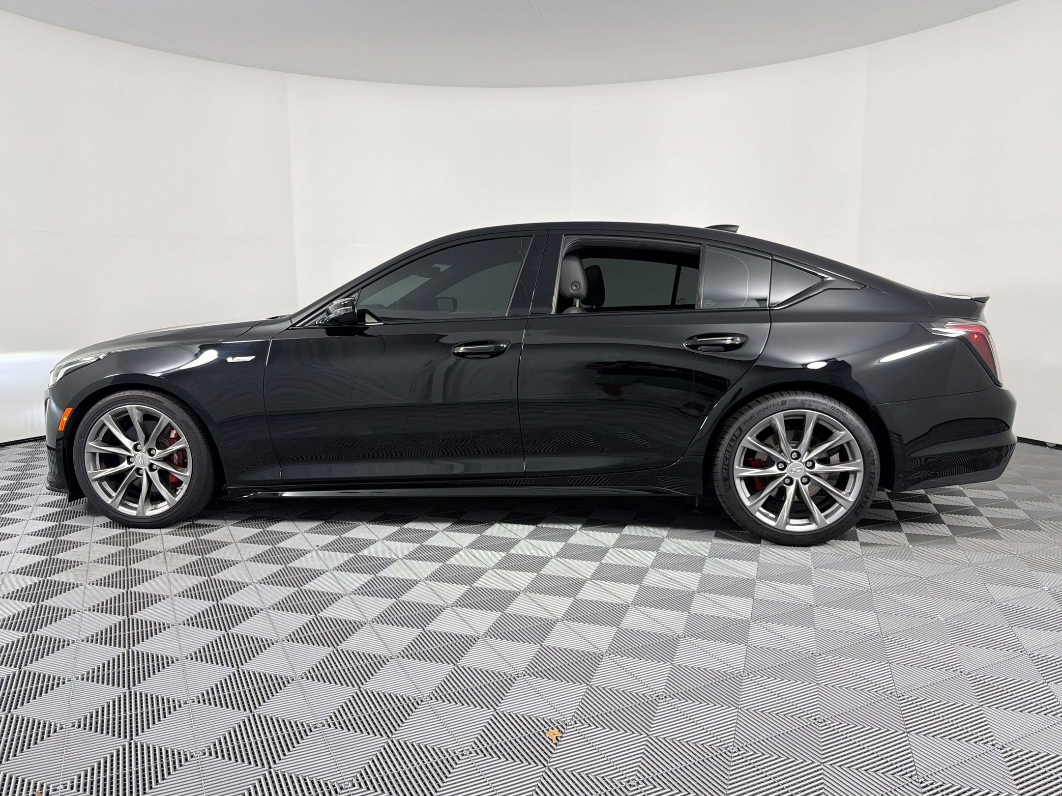 Used 2023 Cadillac CT5 V w/ Premium Package RWD image 2