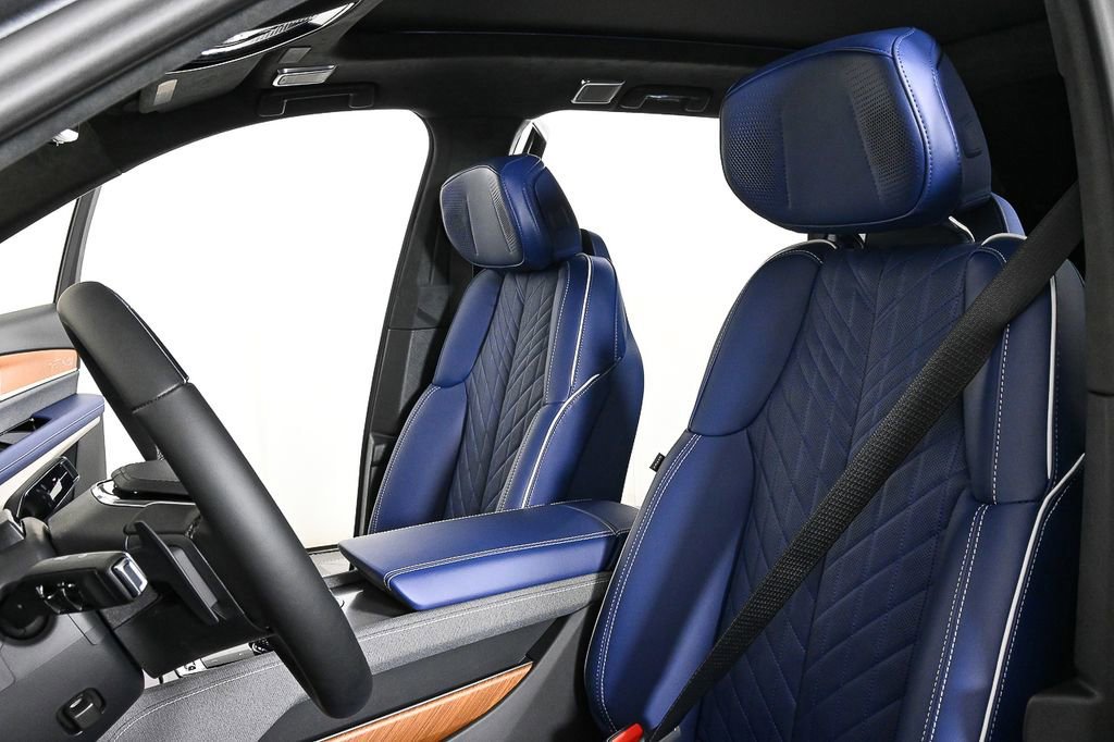 New 2026 Cadillac Vistiq Premium Luxury w/ LPO, Floor Liner Package image 5