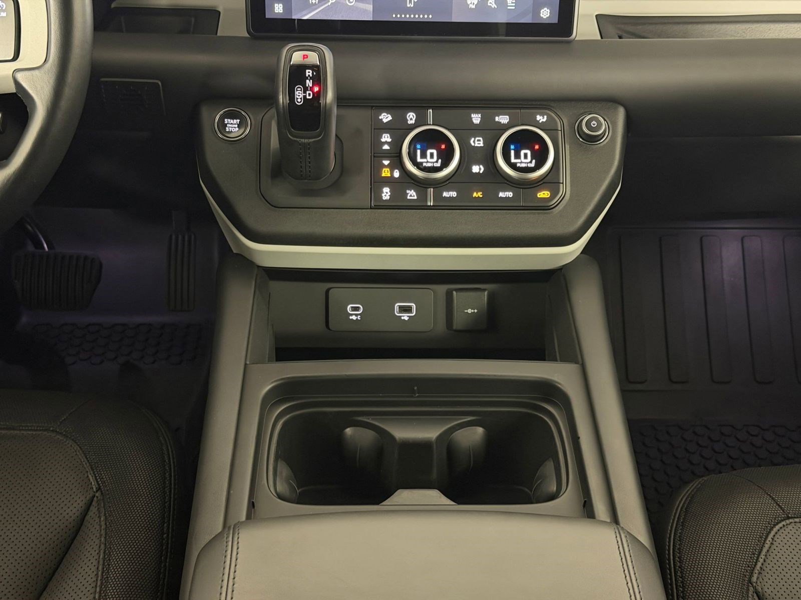 Used 2023 Land Rover Defender 110 X-Dynamic SE AWD/4WD image 17