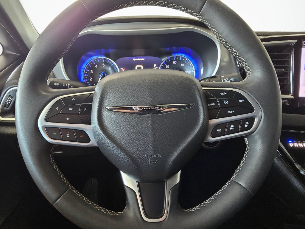 Used 2025 Chrysler Pacifica Select FWD image 21