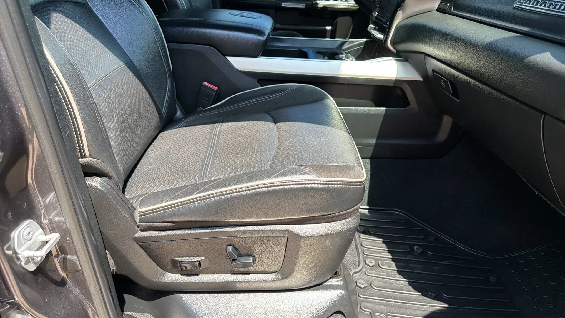 Used 2019 RAM 2500 Laramie AWD/4WD image 16