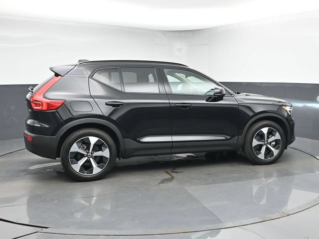 Used 2025 Volvo XC40 B5 Plus AWD/4WD image 9