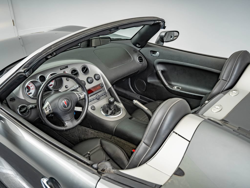 Used 2006 Pontiac Solstice Convertible w/ Premium Package RWD image 22
