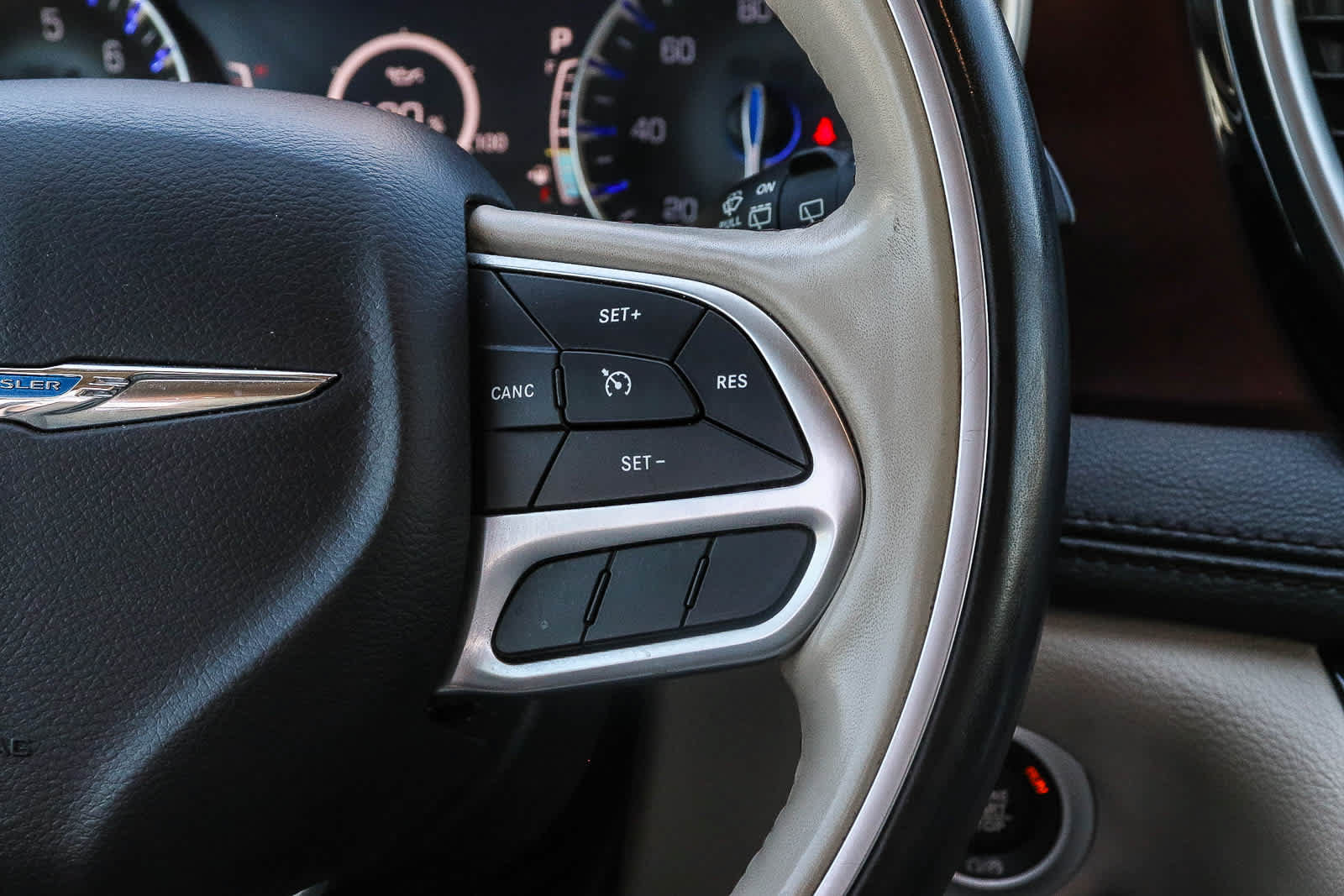 Used 2019 Chrysler Pacifica Limited FWD image 23