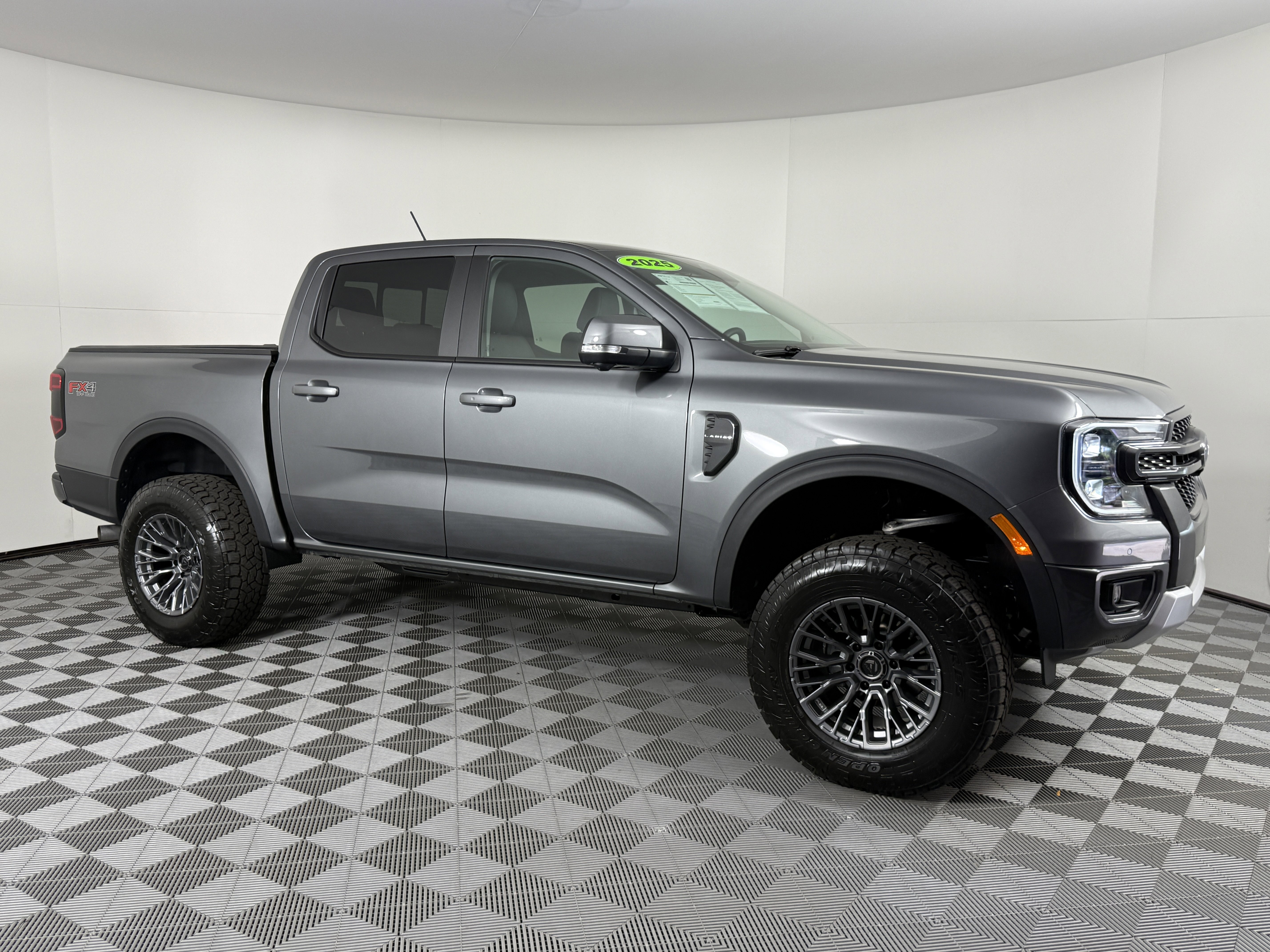 Used 2025 Ford Ranger Lariat w/ FX4 Off-Road Package AWD/4WD image 1