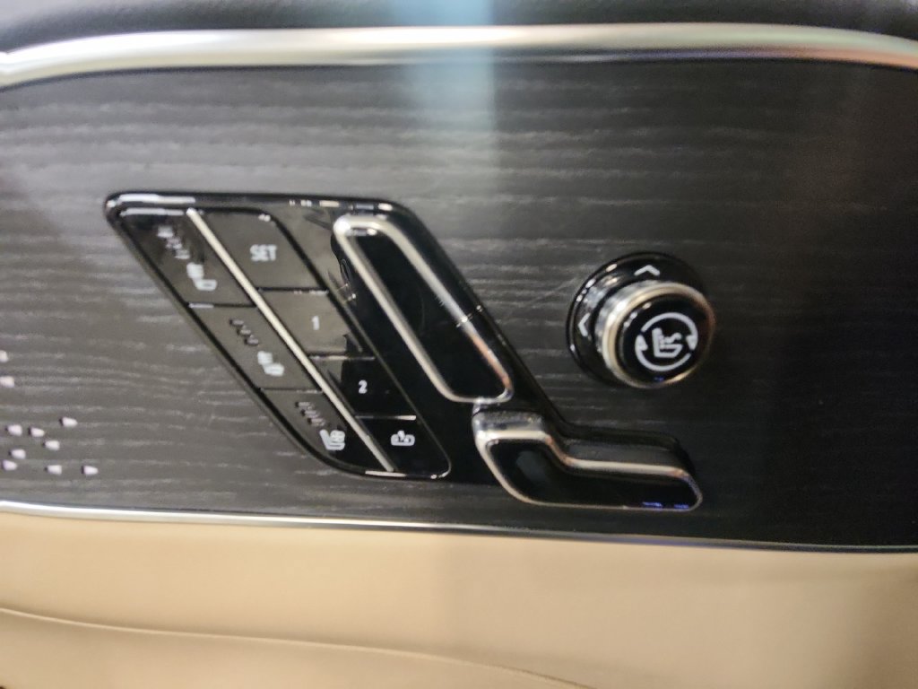 Certified 2026 Cadillac Lyriq Signature Luxury w/ Nappa Leather Package AWD/4WD image 15