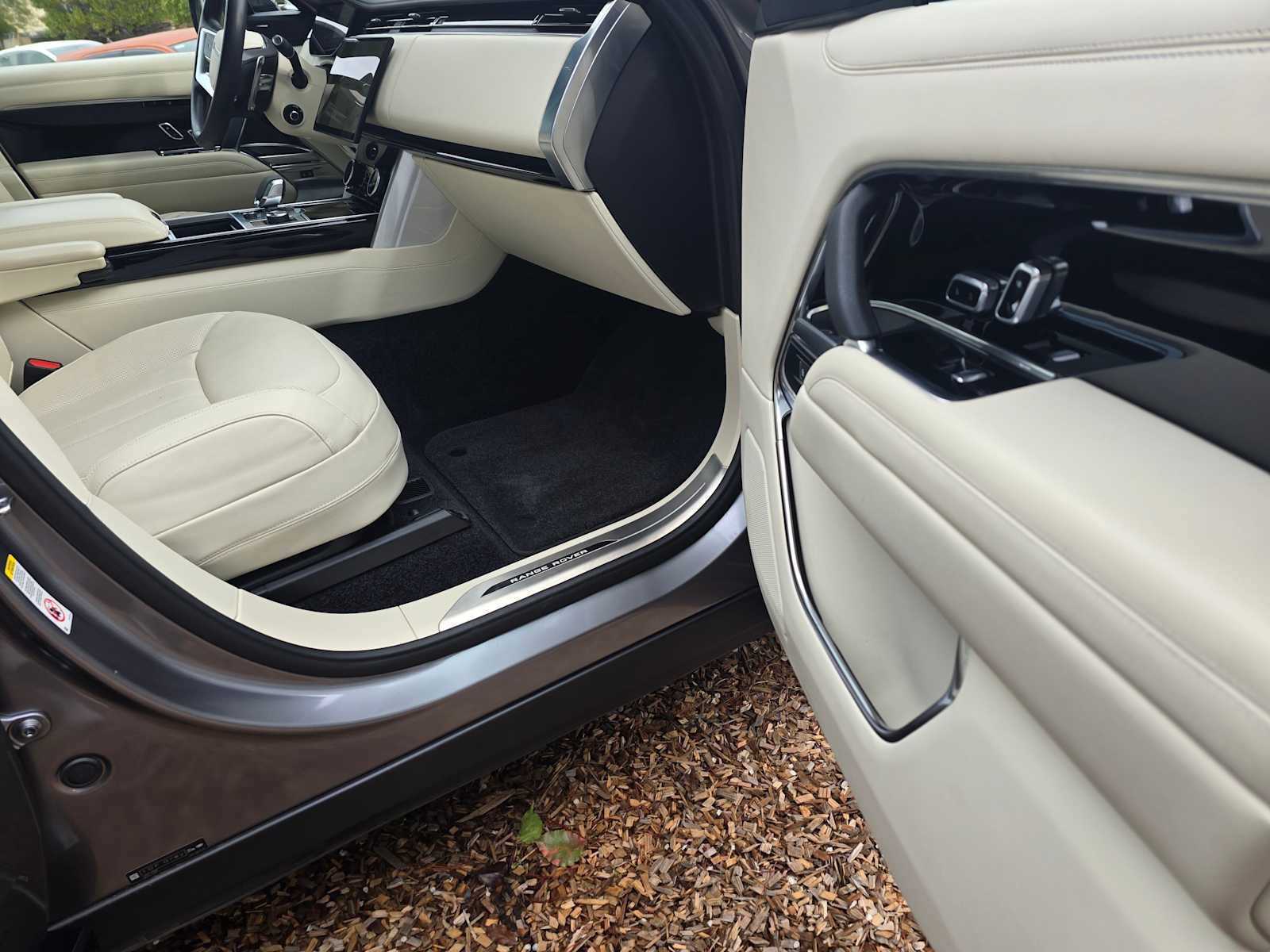 Used 2023 Land Rover Range Rover SE image 10