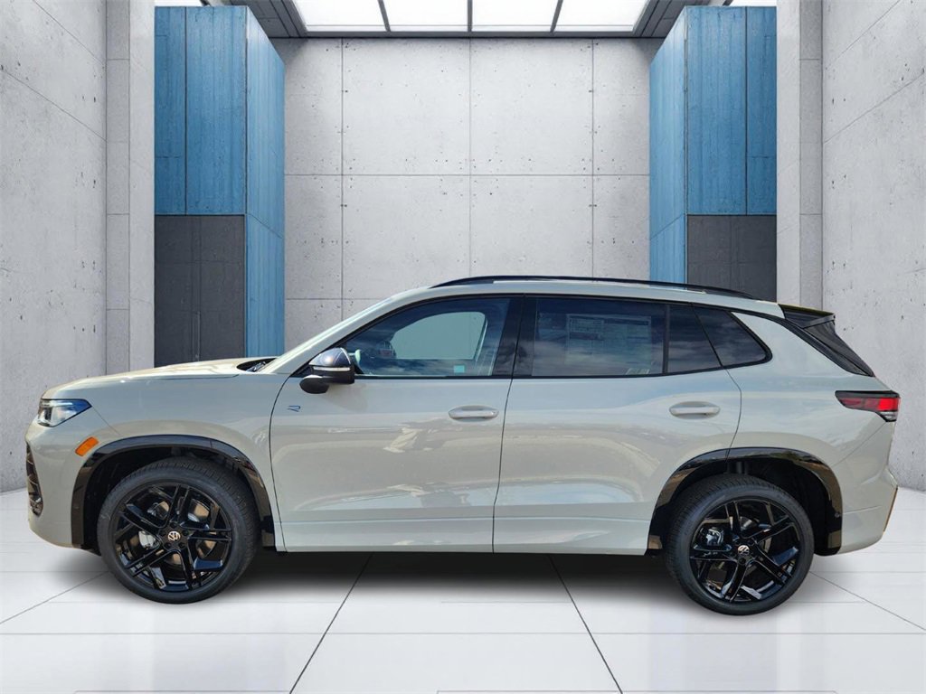 New 2025 Volkswagen Tiguan SE R-Line image 26