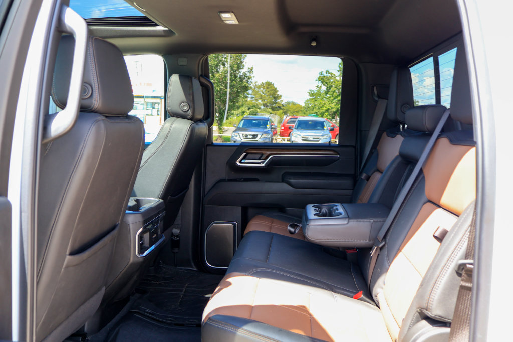 Used 2026 Chevrolet Silverado 2500 High Country w/ High Country Premium Package AWD/4WD image 9