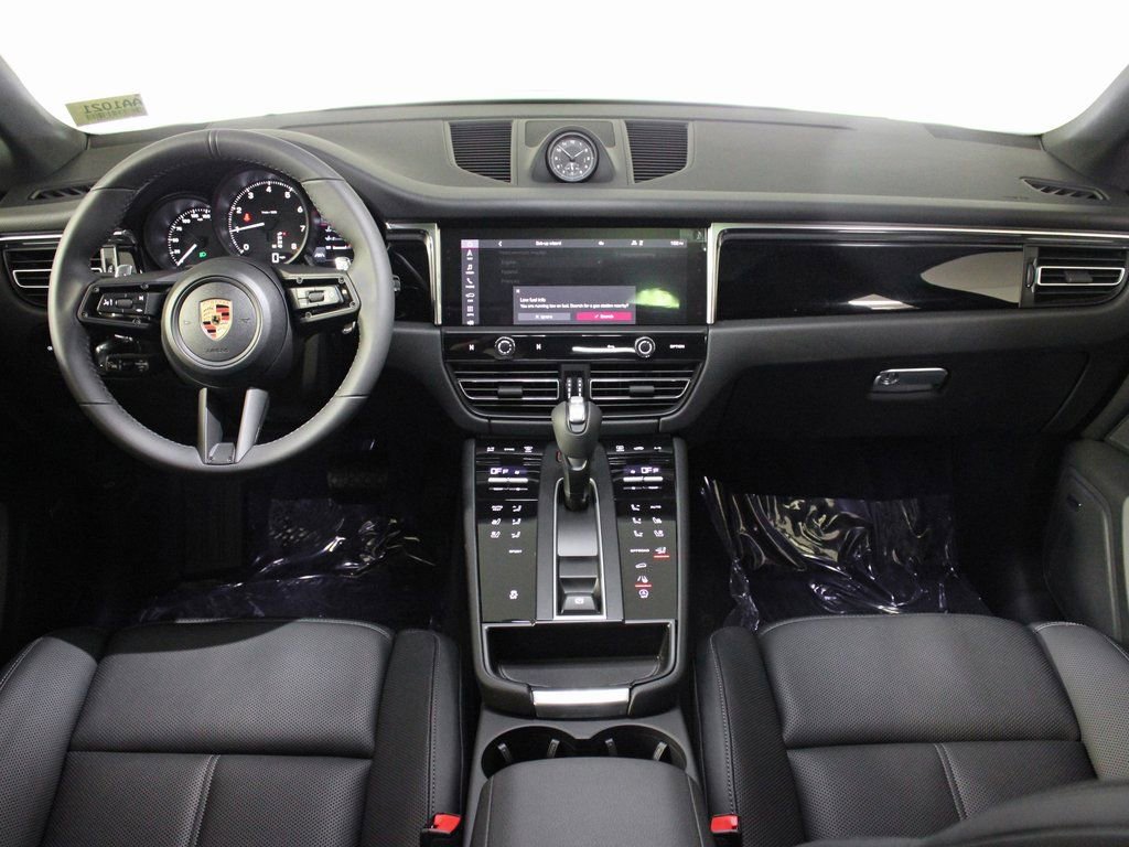 Certified 2026 Porsche Macan image 20