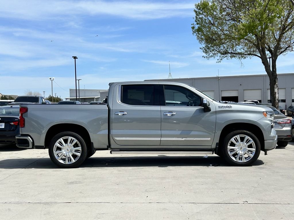 Used 2025 Chevrolet Silverado 1500 High Country w/ High Country Premium Package AWD/4WD image 3
