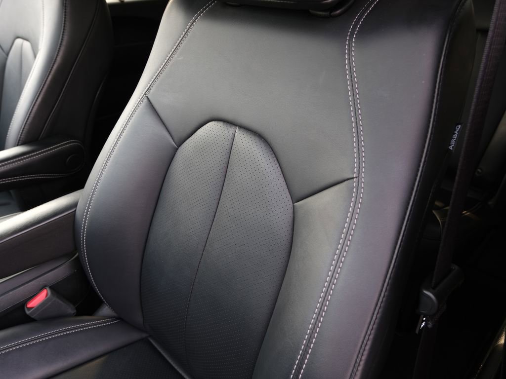 Used 2025 Chrysler Pacifica Select image 22