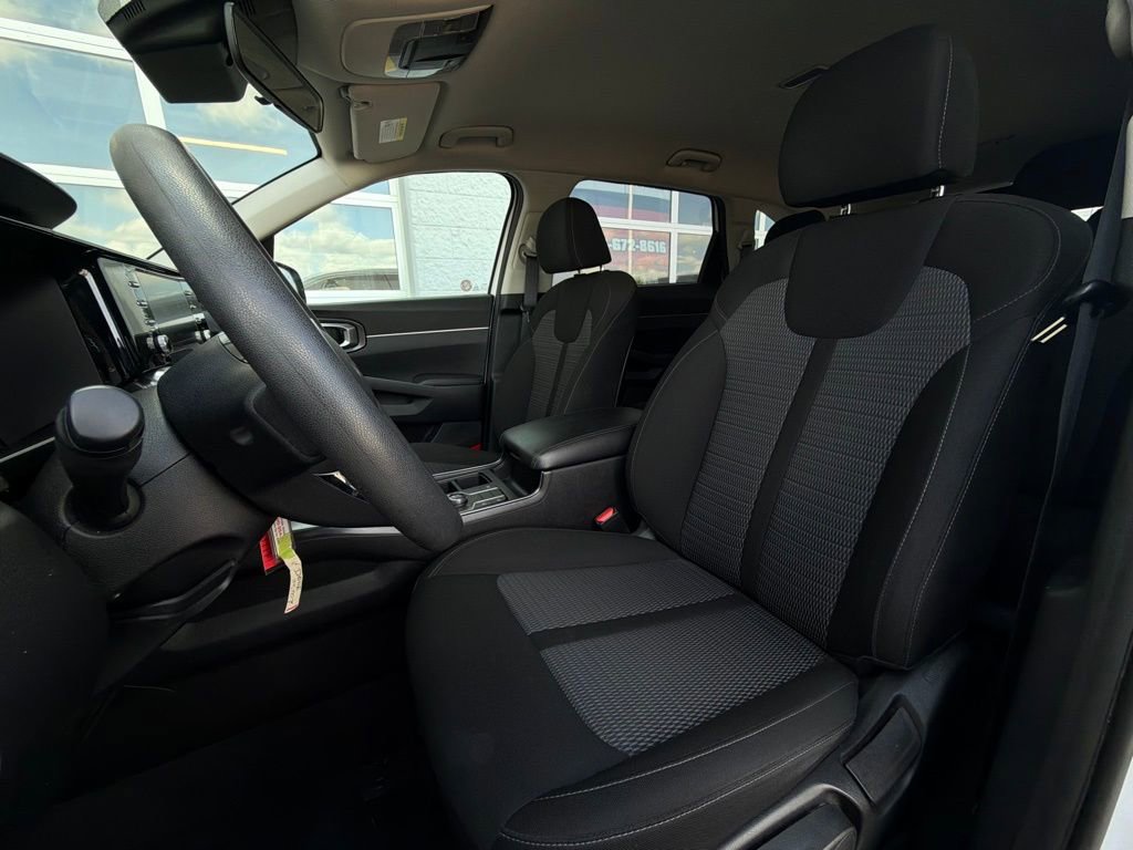 Used 2023 Kia Sorento LX image 5