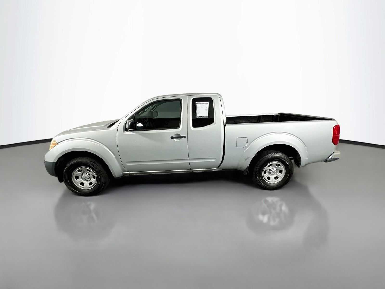 Used 2015 Nissan Frontier S RWD image 4