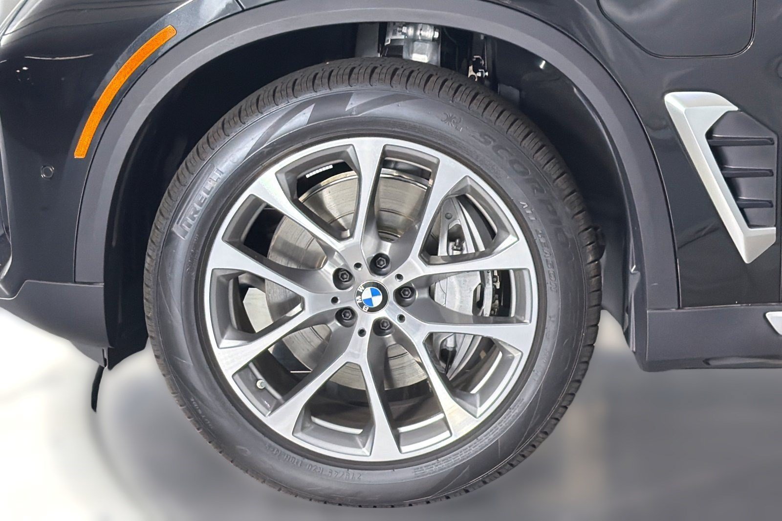 New 2026 BMW X5 xDrive50e w/ Climate Comfort Package AWD/4WD image 13