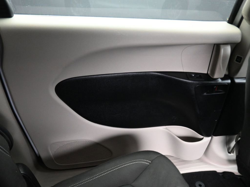 Used 2023 Chrysler Voyager LX image 48