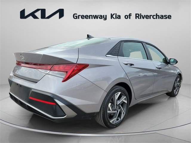 Used 2025 Hyundai Elantra SEL image 6