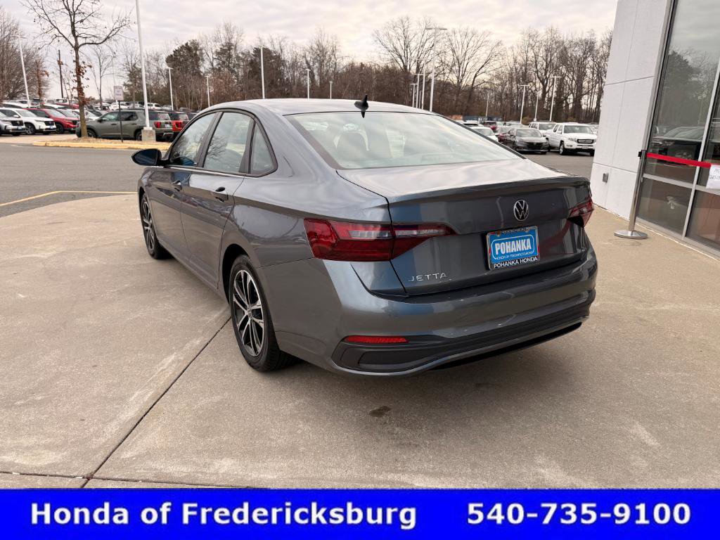 Used 2023 Volkswagen Jetta Sport image 4