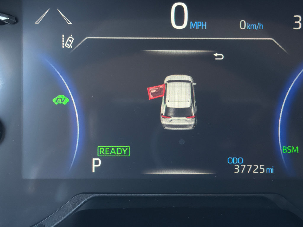 Used 2025 Toyota RAV4 XLE AWD/4WD image 32