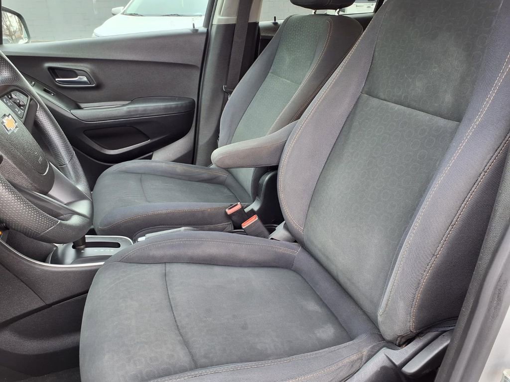 Used 2017 Chevrolet Trax LS w/ Fleet Convenience Package image 3