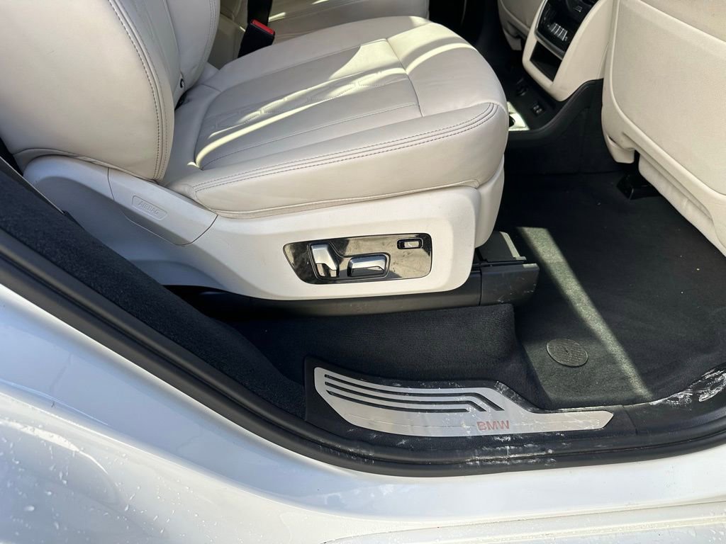 Used 2022 BMW X7 xDrive40i w/ Premium Package image 33