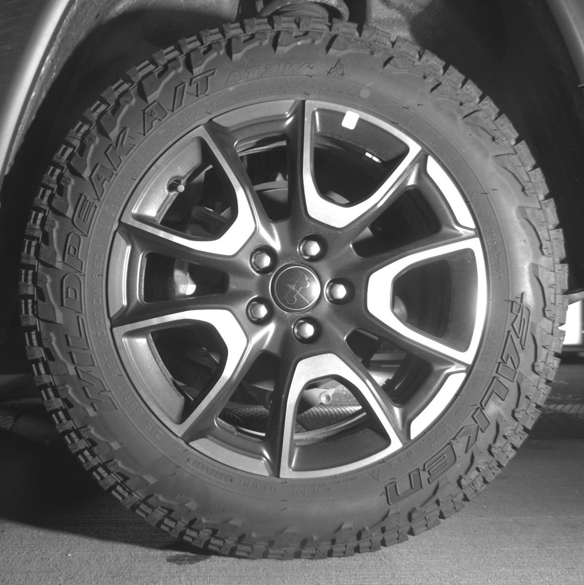 Used 2025 Jeep Compass Trailhawk AWD/4WD image 14