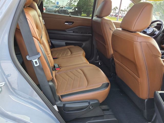 Used 2023 Nissan Pathfinder Platinum w/ Cargo Package FWD image 23