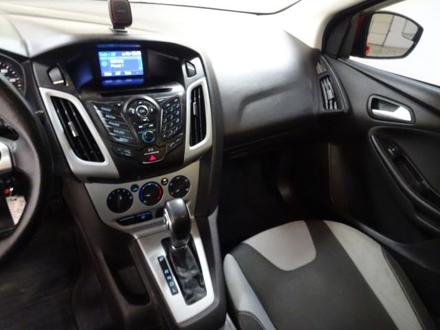 Used 2014 Ford Focus SE w/ SE Sport Package image 25