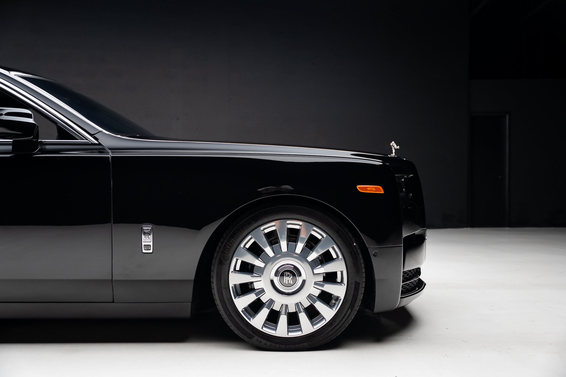 Used 2023 Rolls-Royce Phantom Sedan w/ The Phantom Package RWD image 35