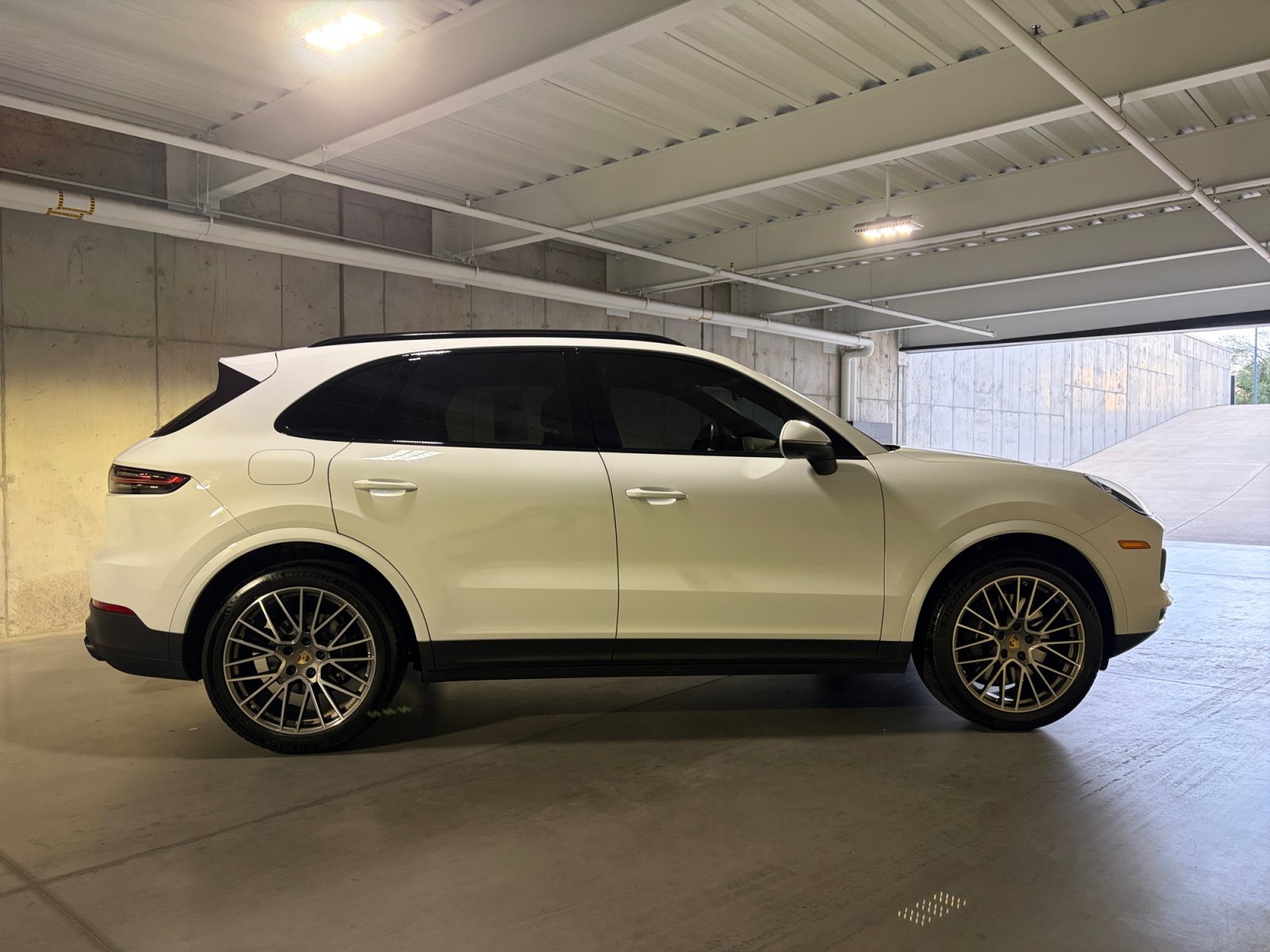 Certified 2023 Porsche Cayenne Platinum Edition AWD/4WD image 8