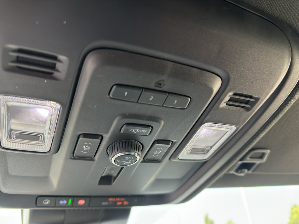 Used 2024 GMC Yukon Denali AWD/4WD image 27