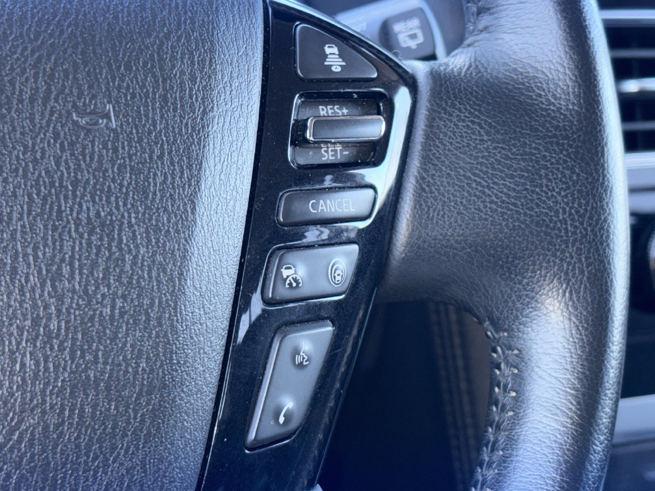 Used 2023 Nissan Armada SV AWD/4WD image 15